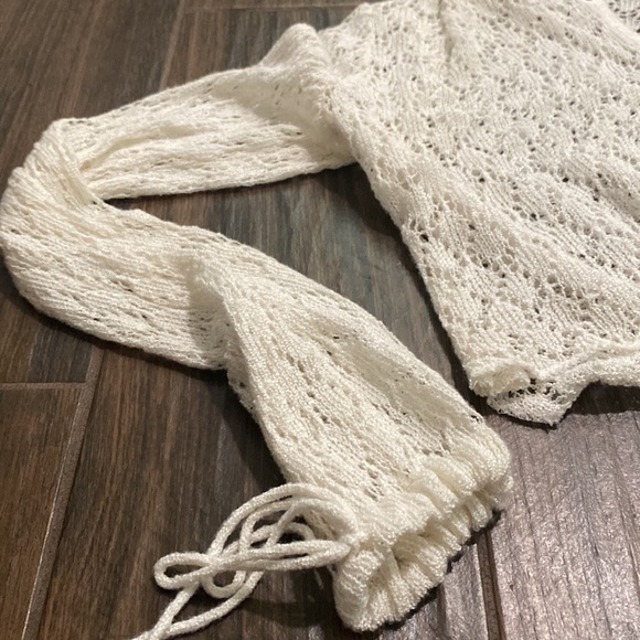 COPY - Alice and Olivia crochet cropped sweater with hoodie - Picture 2 of 5